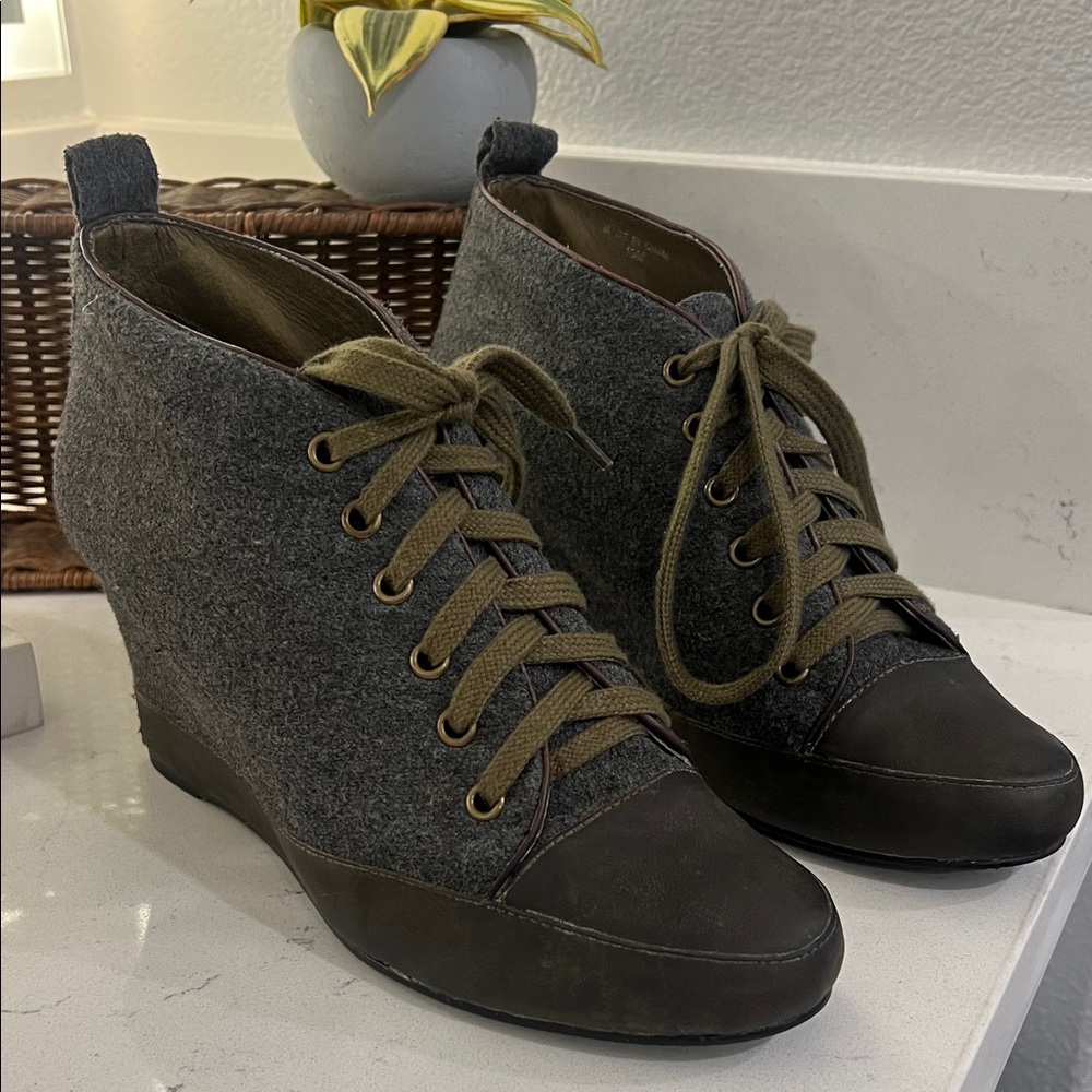 7 For All Mankind Gray and Brown Wedge Shoes size 10